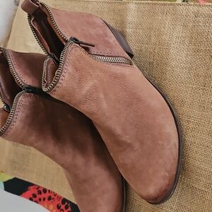 Lucky Brand Tan Leather Ankle Boots Size 8
